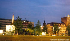 Augustusplatz bei Nacht, Blick Richtung Uni und Kroch-Hochhaus